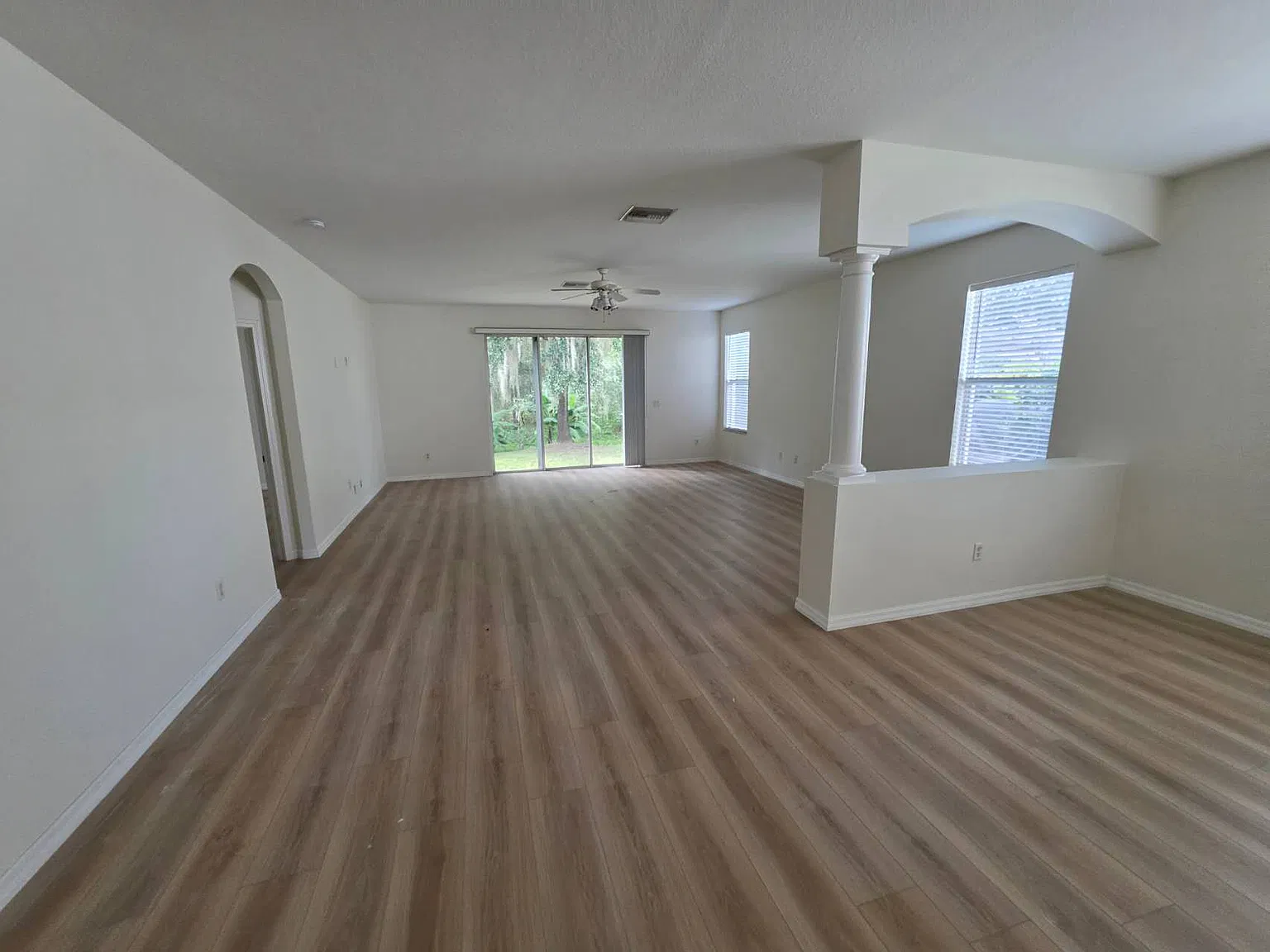 4 bed, 2591 sqft, $2,900 — Photo 2