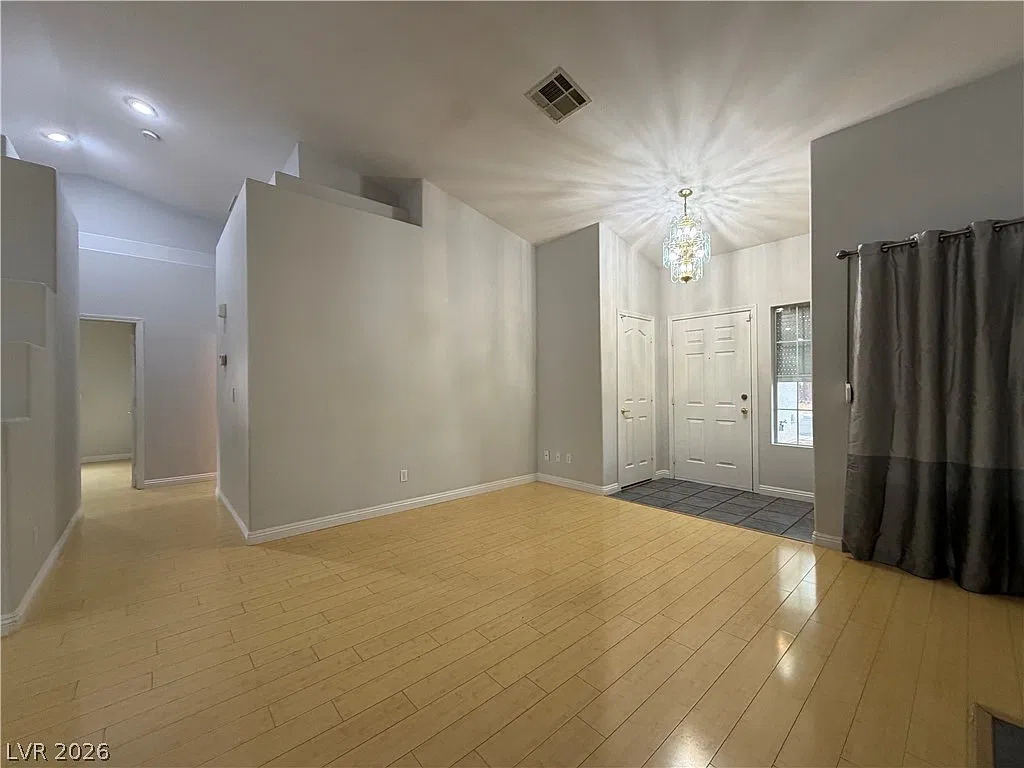 3 bed, 2.0 bath, 1461 sqft, $2,095 — Photo 3