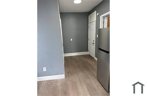 Building Photo - 4618 Wayne Ave #3R