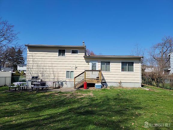 2nd image of 139 Throckmorton Ln