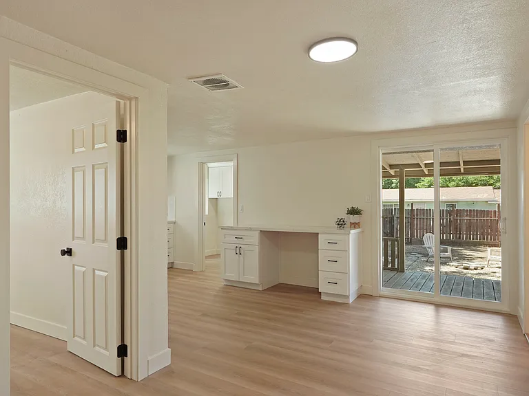 522 S Lincoln Way — Photo 8