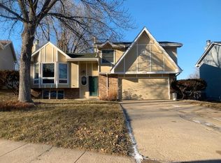 15018 Hawthorne Cir, Omaha, NE 68154
