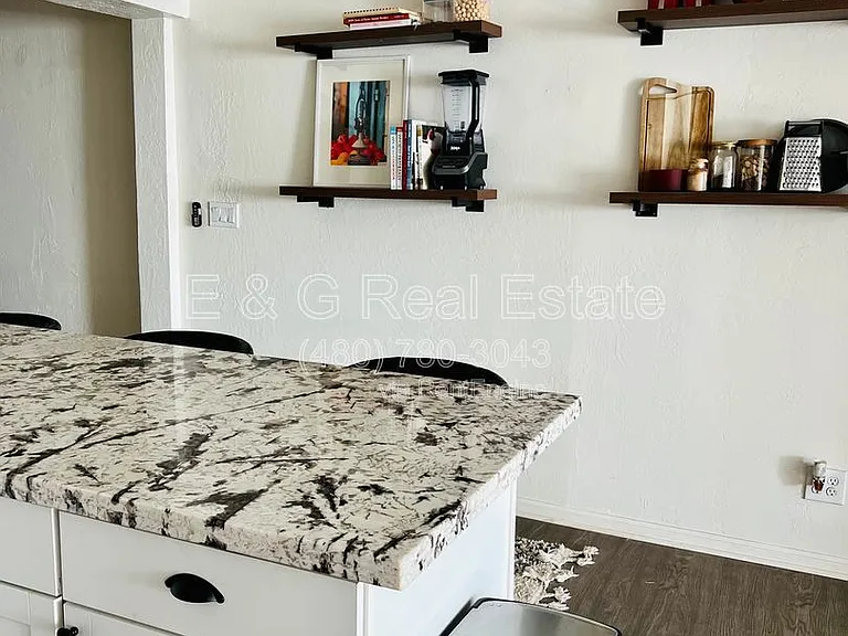 1711 W Montecito Ave — Photo 9