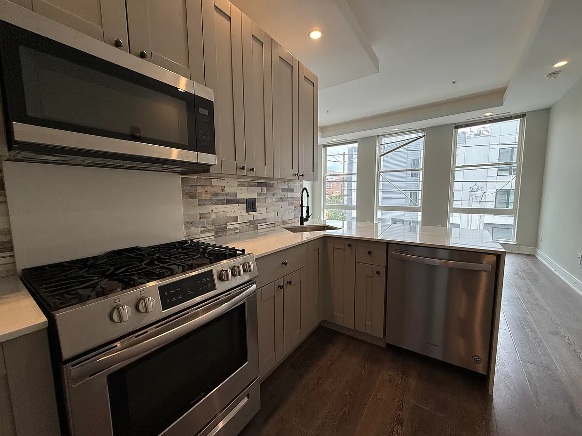Building Photo - 1236 N 5th St #O2
