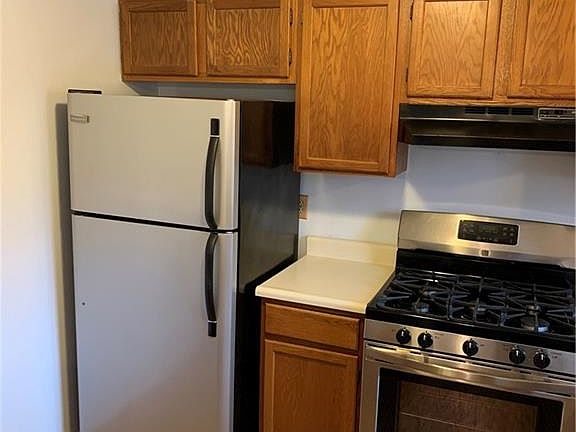 3rd image of 805 Woodhaven Ct