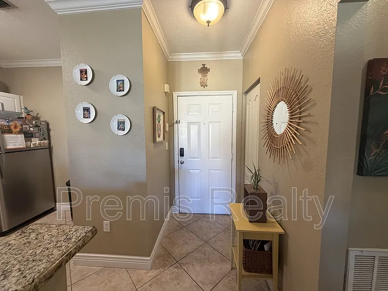 1 bed, 1.0 bath, 890 sqft, $1,795 — Photo 2