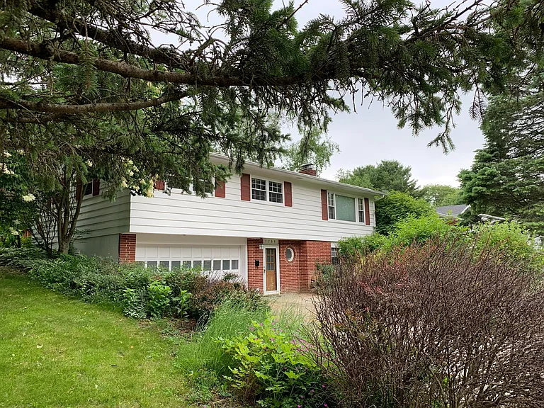 5709 Piping Rock Rd — Photo 1