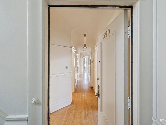 3rd image of 390 Elizabeth St