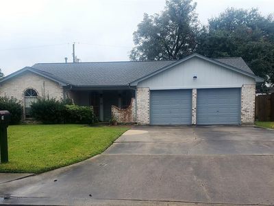 56 Oleander Ct, Lake Jackson, TX, 77566