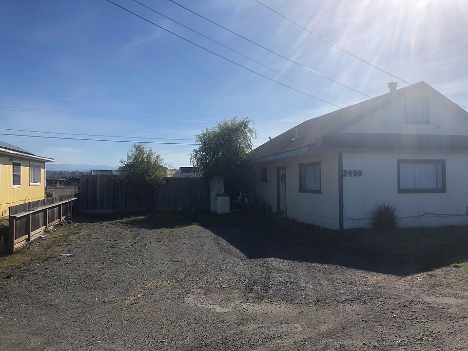 2nd image of 2409 Lindstrom Ave