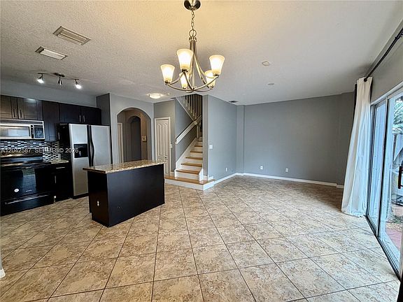 3rd image of 2825 SW 127th Way