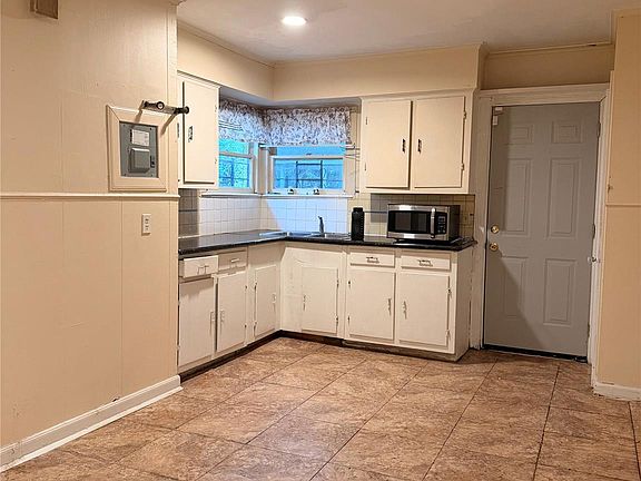 4th image of 3520 Southmore Blvd