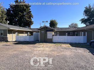 906 Front Ave SW APT B, Castle Rock, WA 98611
