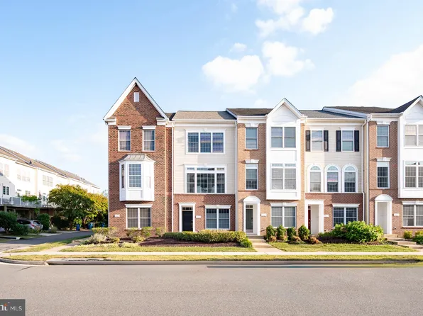42667 Homefront Ter, Chantilly, VA 20152