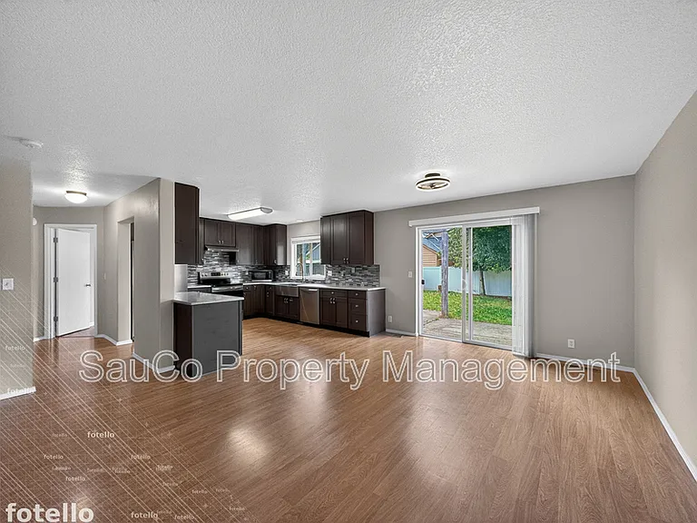 661 NW Connell Ave — Photo 9