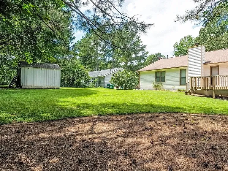 1146 Hutch Ln — Photo 12