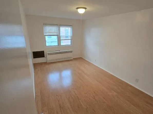 333 East 53rd Street image 11 of 17