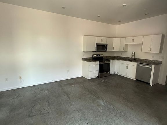 4th image of 601 Robin Ln APT J