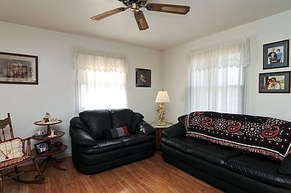 2nd image of 907 Hillwood Cir