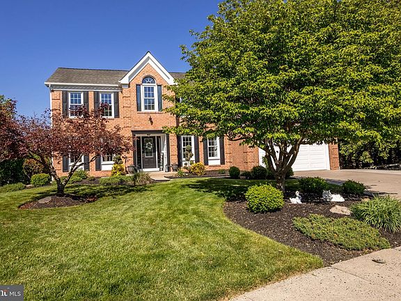 3rd image of 906 Featherstone Ct