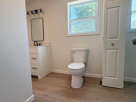 4th image of 1391 Wiley Dr