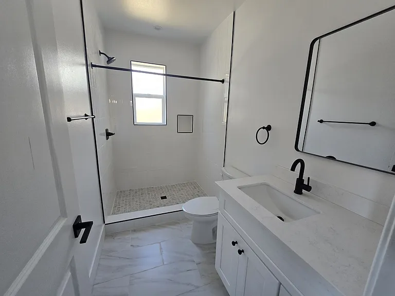 4019 1/2 S Hooper Ave — Photo 5