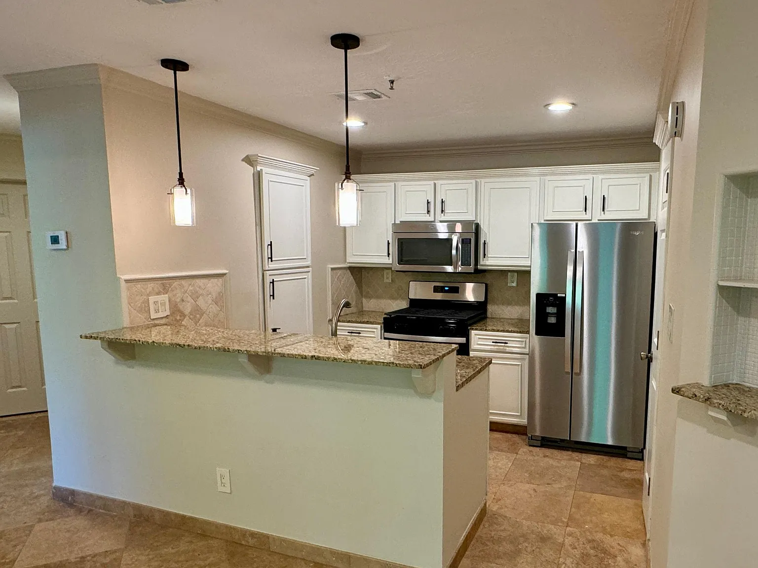 2 bed, 1017 sqft, $1,950 — Photo 3