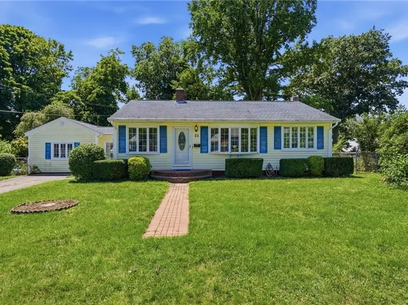 22 Hatfield St, North Kingstown, RI 02852