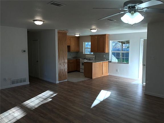 4th image of 207 Redbud Trl
