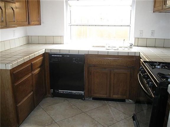 3rd image of 566 S Sunshine Ave