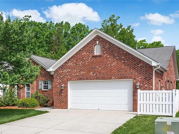 4th image of 205 Heritage Hill Dr