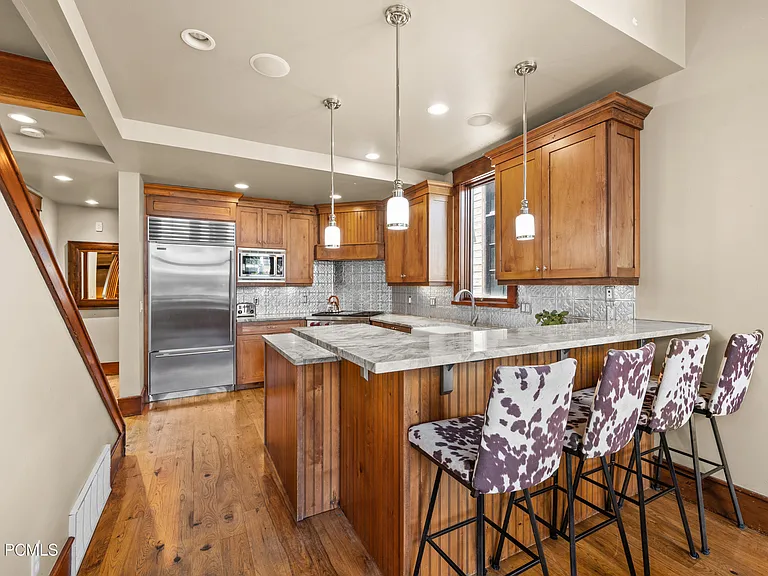 320 Woodside Ave — Photo 9