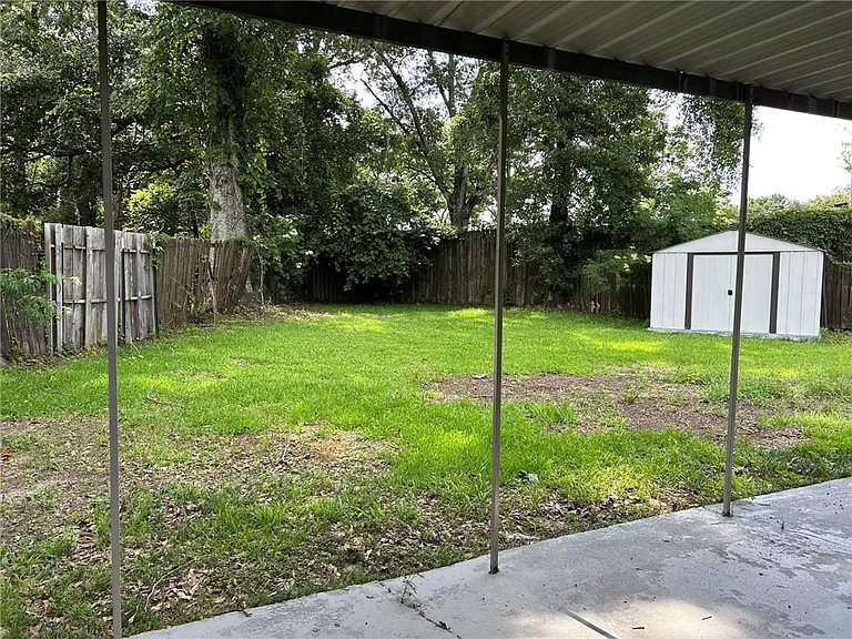 506 Seville Dr — Photo 32