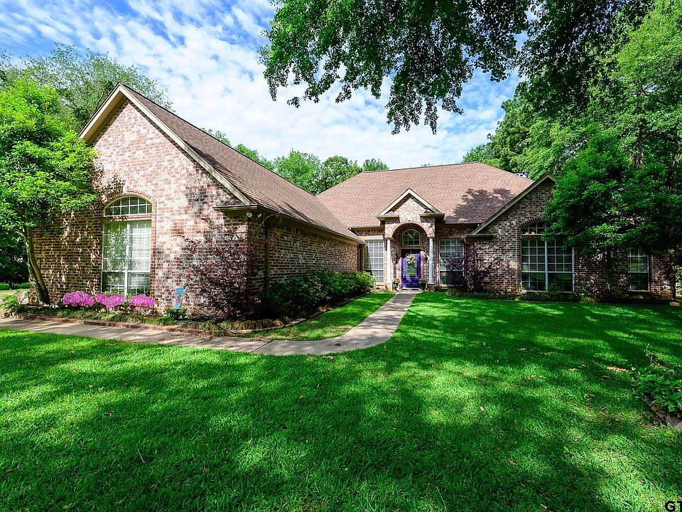 1st image of 17992 Oak Forest Dr