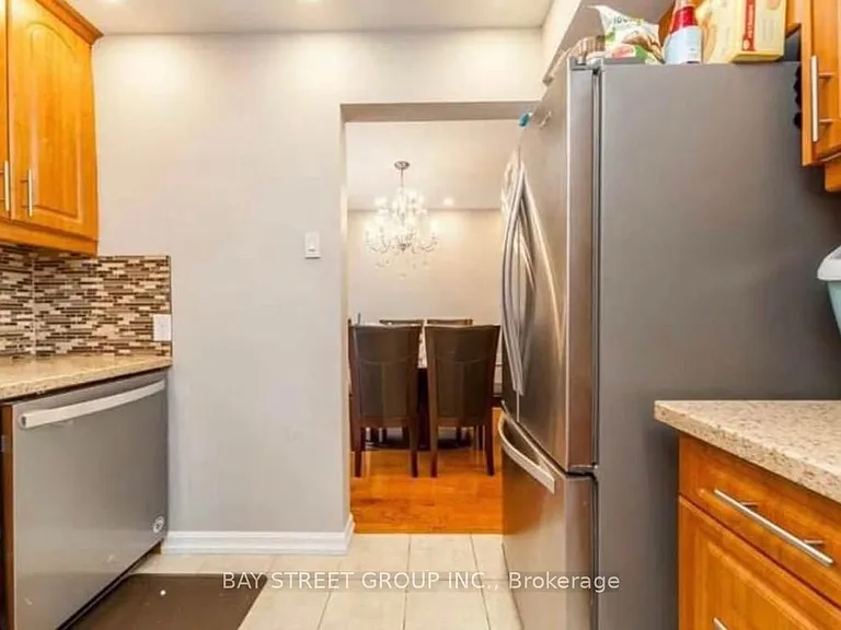 57 Medway Cres #UPPER FLOOR — Photo 6