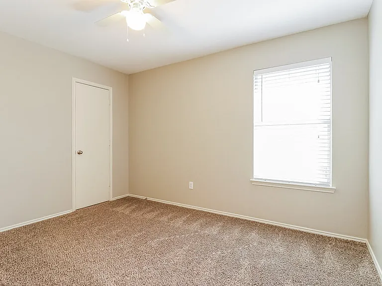 1082 Magnolia Ln — Photo 11