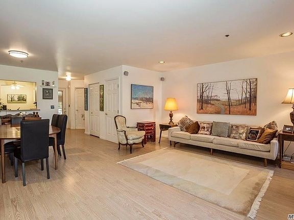 3rd image of 66 Commodore Cir