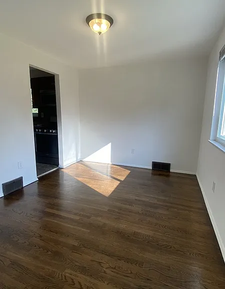 121 Lois Dr — Photo 5