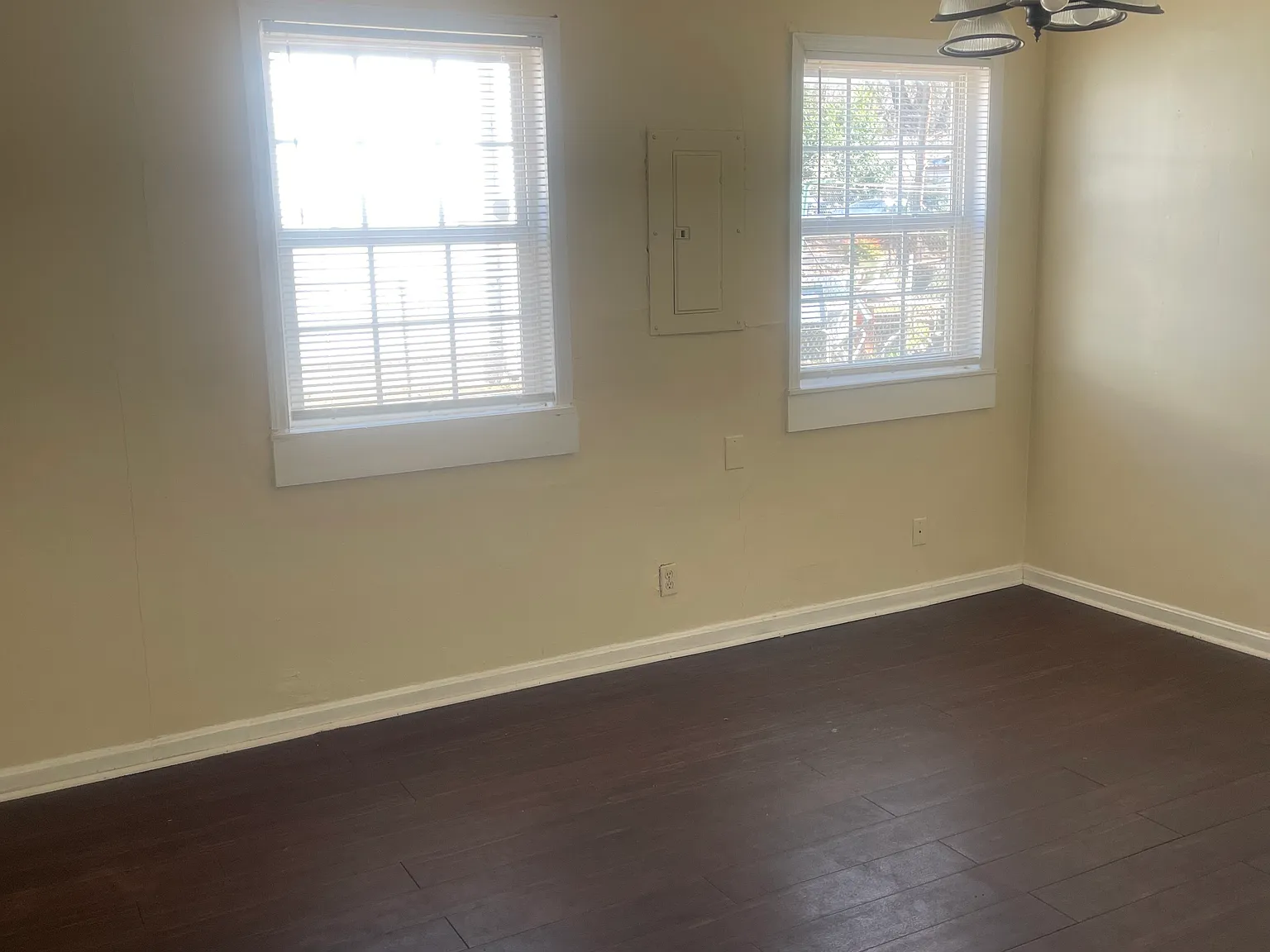 3 bed, 1056 sqft, $1,000 — Photo 1
