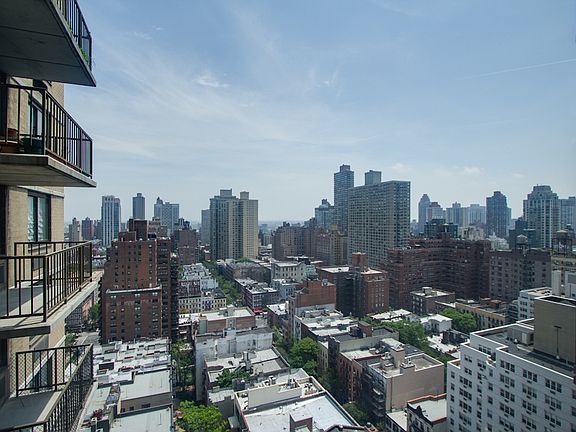 4th image of 200 E 82nd St APT 25A