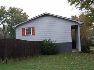 4th image of 2204 Mark Ln