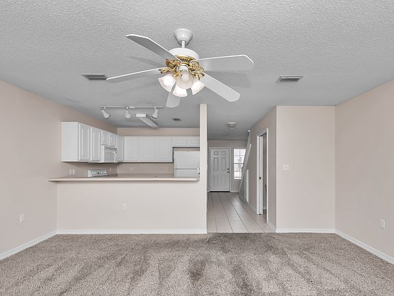 4th image of 970 Scenic Oak Ln