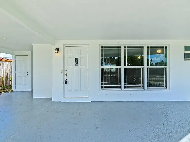 921 SE 15th Ct — Photo 5
