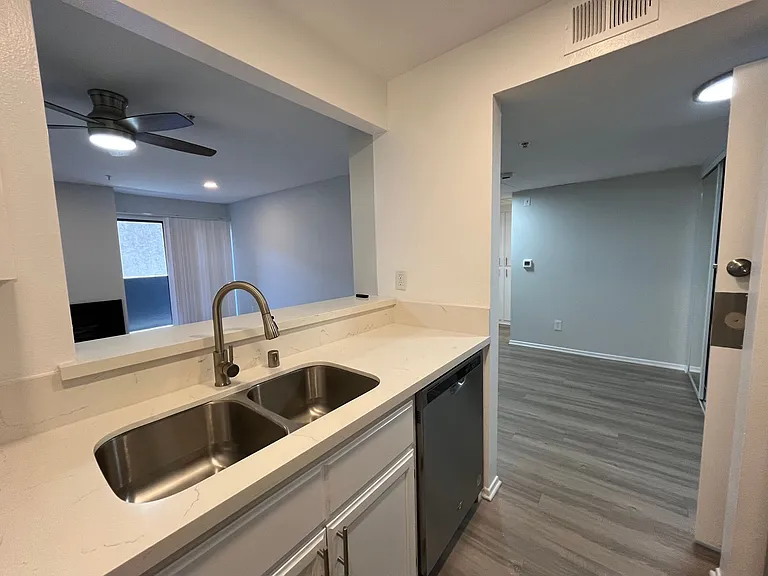 315 Virgil — Photo 10