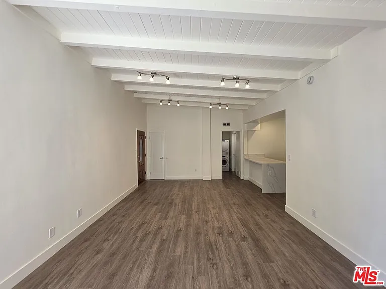 1635 S Beverly Glen Blvd #6 — Photo 32