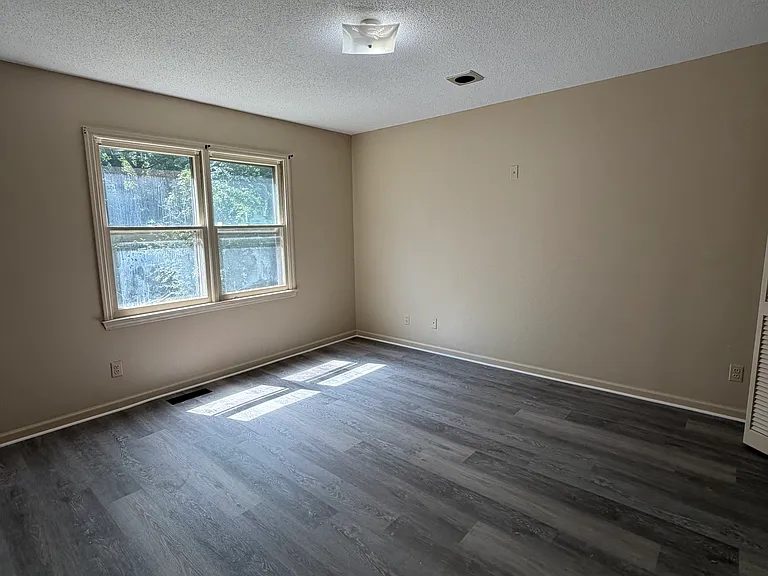402 Seminole Trl — Photo 8
