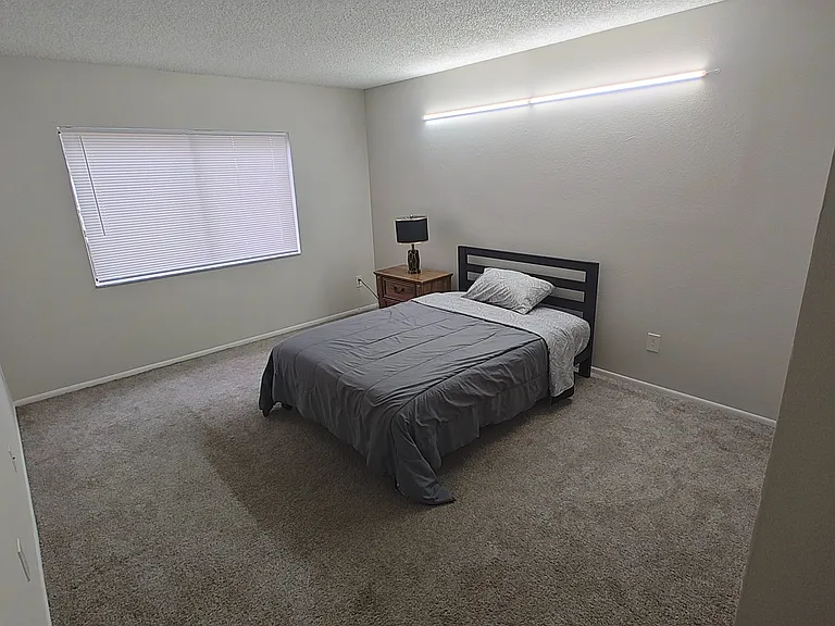 652 Kenwick Cir — Photo 1