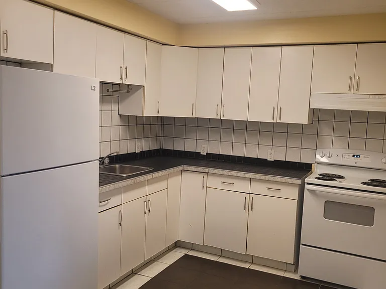 350 Regina St N #G02 — Photo 3