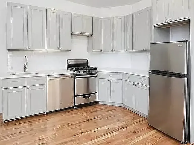 215 33rd St #23R — Photo 12