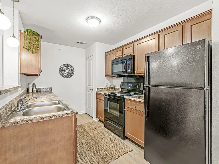 Arborwood Apartments — Photo 24